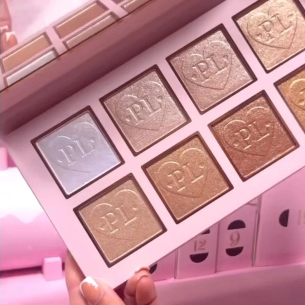 P. Louise Golden Ticket Highlighter Palette from the 2024 Advent Calendar Day 1 - Picture 2 of 5